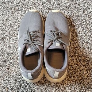 8.5 Grey Nike Sneakers